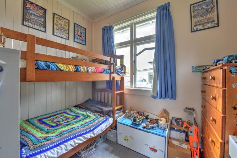 Photo of property in 74 Ferry Road, Edendale, 9825