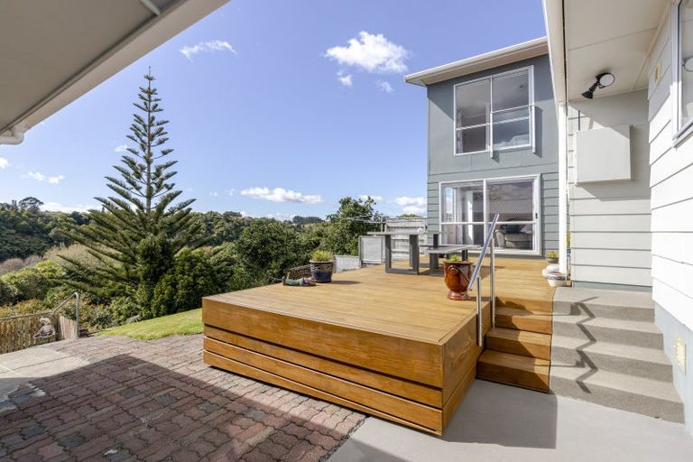 Photo of property in 100 Riversdale Drive, Merrilands, New Plymouth, 4312