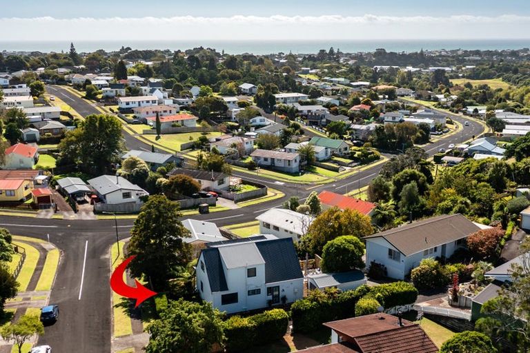 Photo of property in 3 Lindaver Grove, Merrilands, New Plymouth, 4312