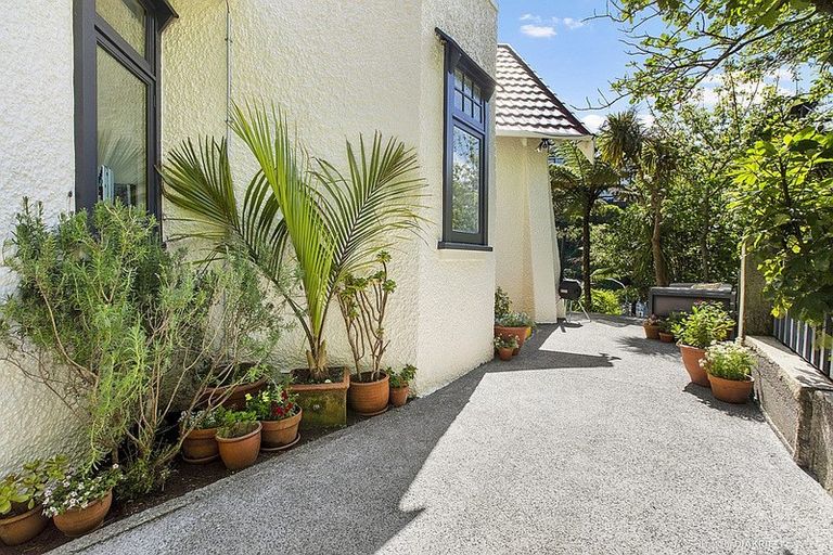 Photo of property in 2 Borlase Street, Brooklyn, Wellington, 6021