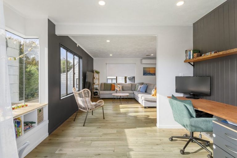 Photo of property in 9 Glendawn Place, Bayview, Auckland, 0629