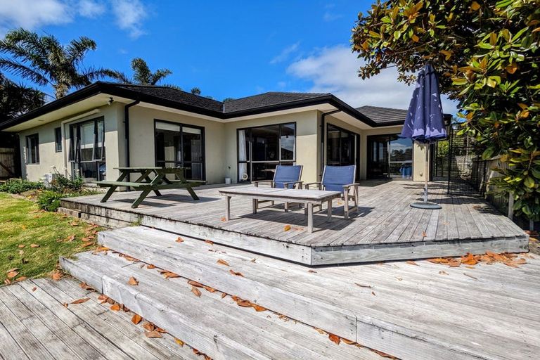 Photo of property in 180 Kittiwake Drive, Schnapper Rock, Auckland, 0632