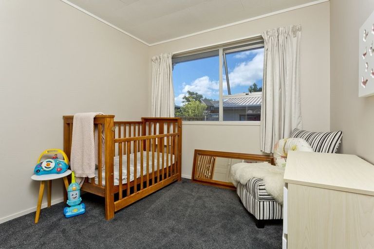 Photo of property in 1/244 East Coast Road, Forrest Hill, Auckland, 0620