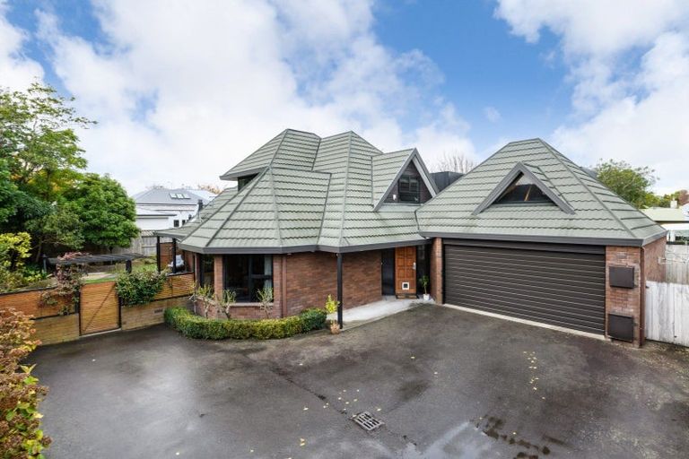 Photo of property in 15 Phoenix Avenue, Hokowhitu, Palmerston North, 4410