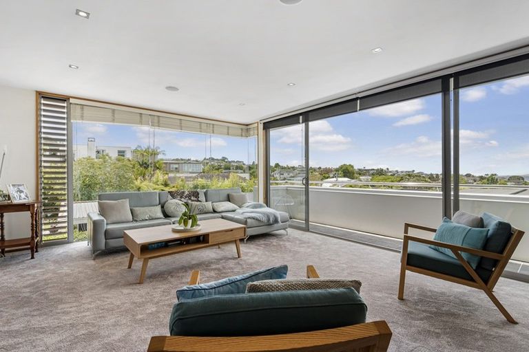Photo of property in 2/55 Parr Terrace, Castor Bay, Auckland, 0620