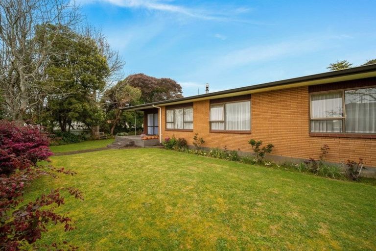 Photo of property in 32 Kauri Street, Merrilands, New Plymouth, 4312