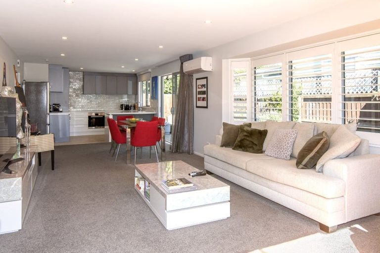 Photo of property in 76 Palatine Terrace, Saint Martins, Christchurch, 8022