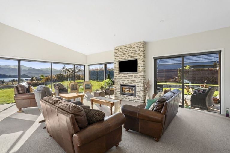 Photo of property in 21 Valley Crescent, Wanaka, 9305