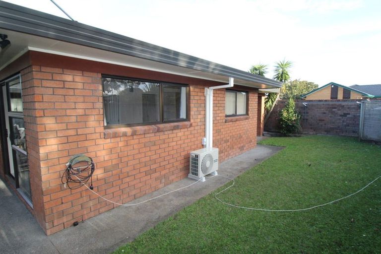 Photo of property in 65 Rhinevale Close, Henderson, Auckland, 0612