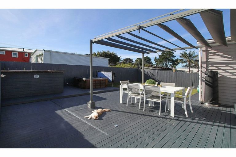 Photo of property in 103 Royal Road, Massey, Auckland, 0614