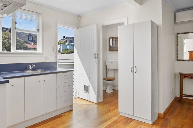 Photo of property in 16 Alexander Road, Raumati Beach, Paraparaumu, 5032