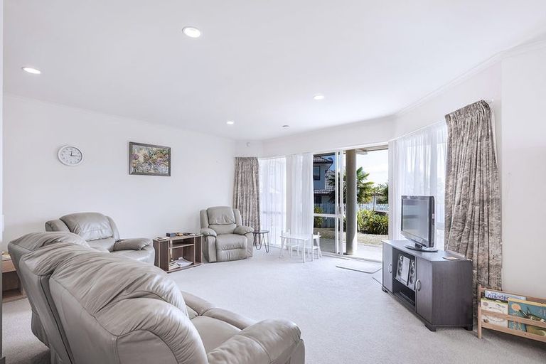 Photo of property in 2 Sunset Close, Western Heights, Hamilton, 3200