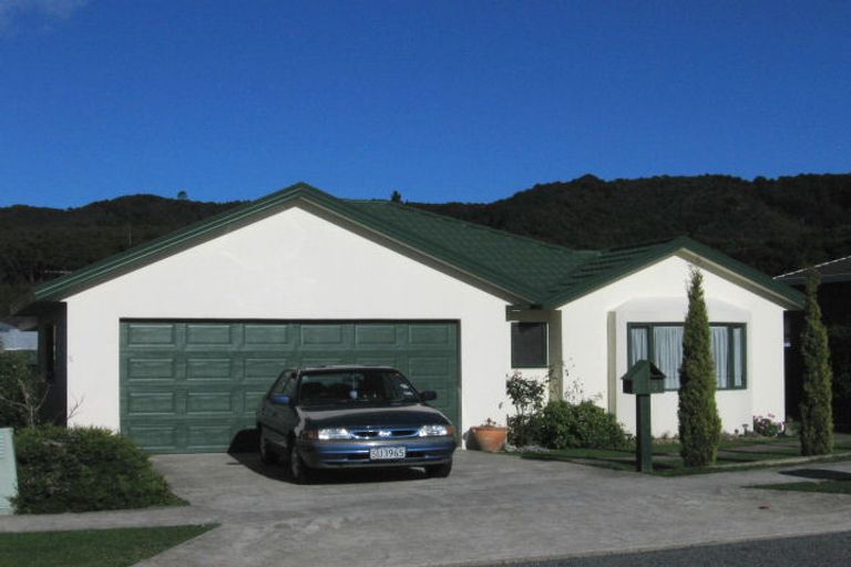 Photo of property in 13 Karamea Grove, Wainuiomata, Lower Hutt, 5014
