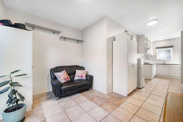 Photo of property in 46a Farquhar Road, Glendene, Auckland, 0602