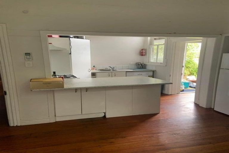 Photo of property in 37 Te Wharepouri Street, Berhampore, Wellington, 6023