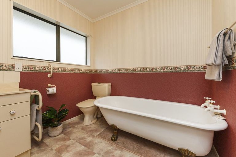 Photo of property in 28 Swansea Street, Hokowhitu, Palmerston North, 4410