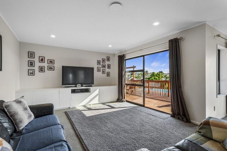 Photo of property in 20 Matisse Drive, West Harbour, Auckland, 0618