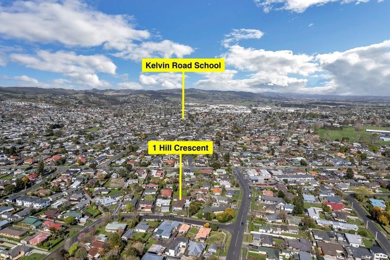 Photo of property in 1 Hill Crescent, Papakura, 2110