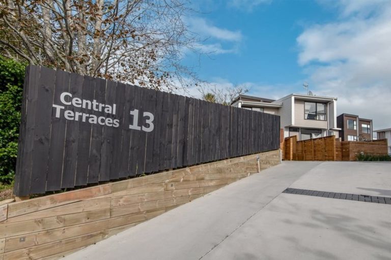 Photo of property in 16/15 Chivalry Road, Glenfield, Auckland, 0629