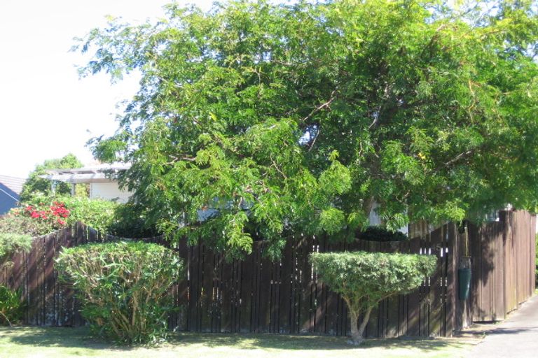 Photo of property in 2/45 Castor Bay Road, Castor Bay, Auckland, 0620