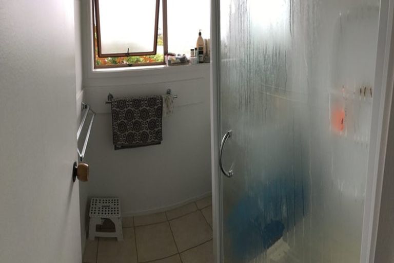 Photo of property in 1/38 Kirrie Avenue, Te Atatu South, Auckland, 0610