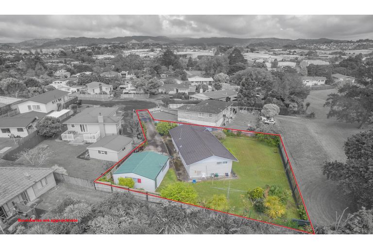 Photo of property in 9 Gregg Place, Sunnyvale, Auckland, 0612