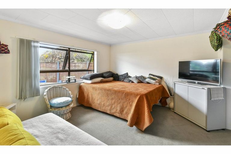 Photo of property in 10 Sophora Place, Totara Heights, Auckland, 2105