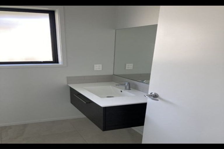 Photo of property in 7 Albatross Lane, Welcome Bay, Tauranga, 3112