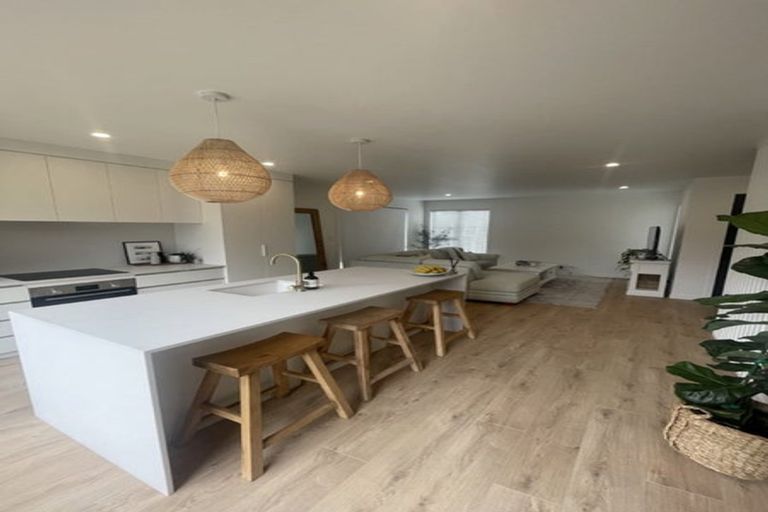 Photo of property in 16a Hamurana Place, Te Atatu Peninsula, Auckland, 0610