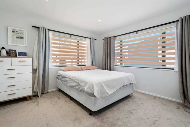 Photo of property in 40 Bordeaux Parade, Te Atatu South, Auckland, 0610