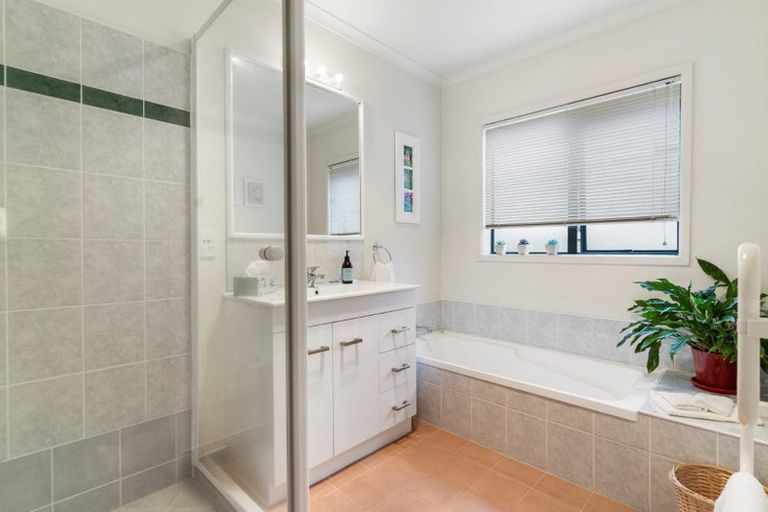 Photo of property in 5 Beragh Place, East Tamaki, Auckland, 2016