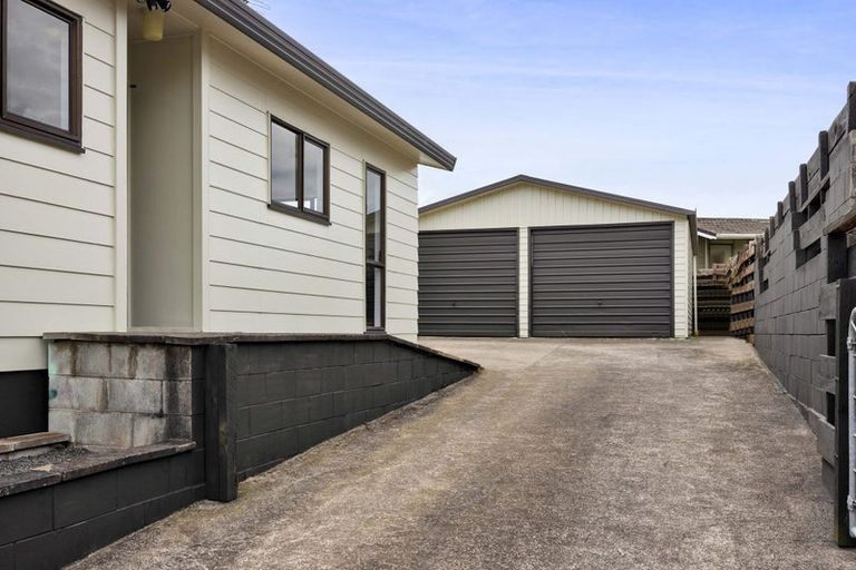 Photo of property in 118 Riversdale Drive, Merrilands, New Plymouth, 4312