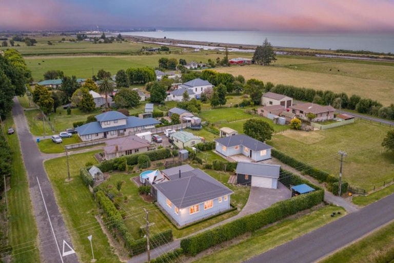 Photo of property in 21 Pitt Street, Clive, 4102