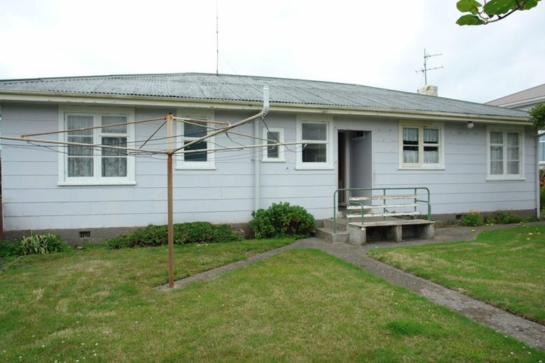 Photo of property in 28 Cambridge Street, Patea, 4520