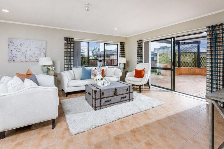 Photo of property in 5 Tornado Place, West Harbour, Auckland, 0618