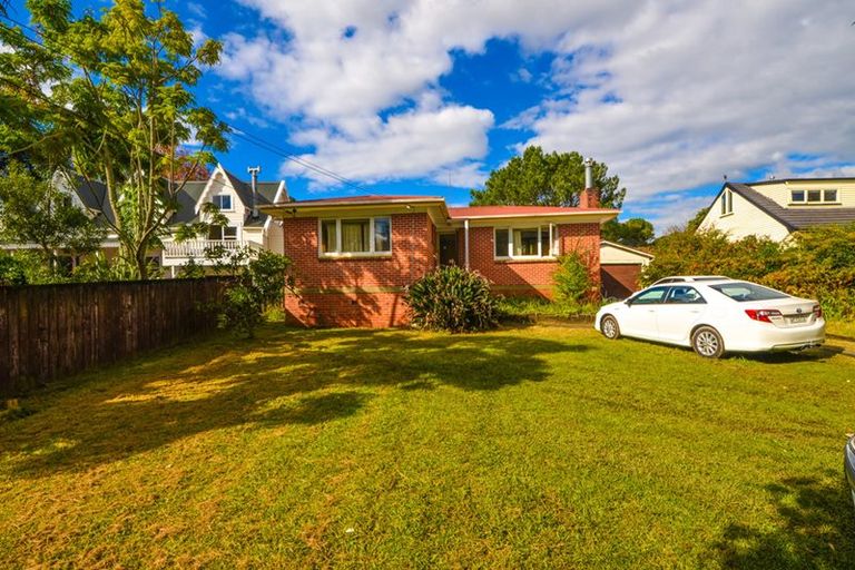 Photo of property in 43 Beaubank Road, Kelston, Auckland, 0602