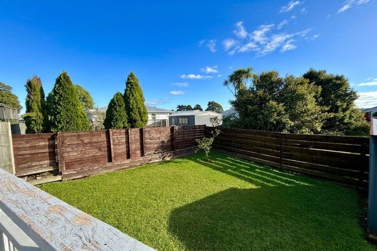 Photo of property in 2/319 Roscommon Road, Clendon Park, Auckland, 2103