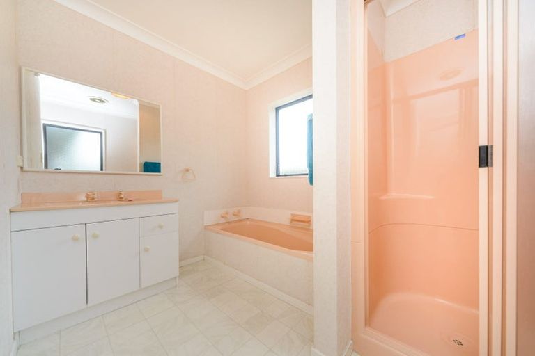 Photo of property in 112 John F Kennedy Drive, Milson, Palmerston North, 4414