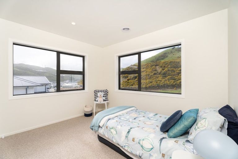 Photo of property in 50 Farnworth Terrace, Glenside, Wellington, 6037