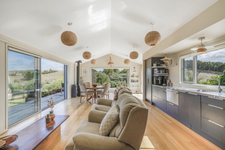 Photo of property in 241d Heatley Road, Whakapirau, Maungaturoto, 0583