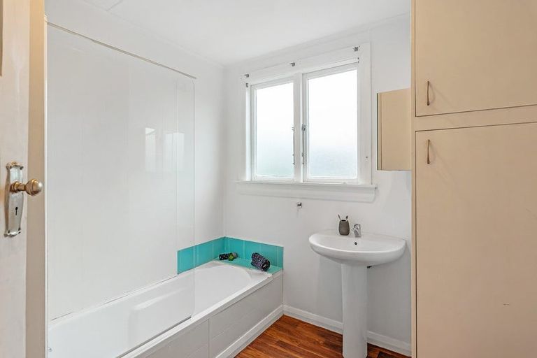 Photo of property in 10 Parakai Street, Paraparaumu, 5032