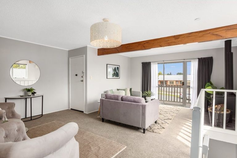 Photo of property in 40 Omapere Street, Whitby, Porirua, 5024