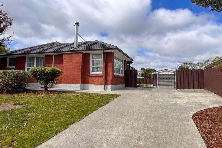 Photo of property in 37 Warren Crescent, Hillmorton, Christchurch, 8025