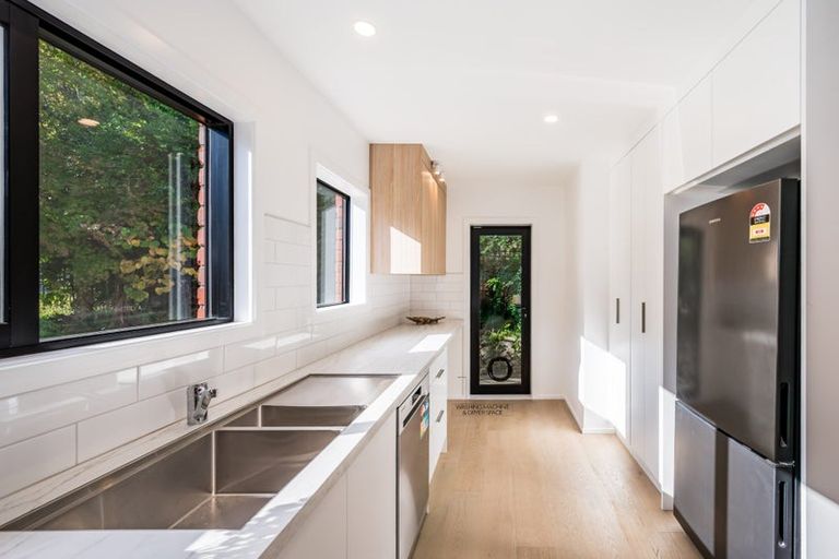 Photo of property in 10 Kakariki Grove, Waikanae, 5036