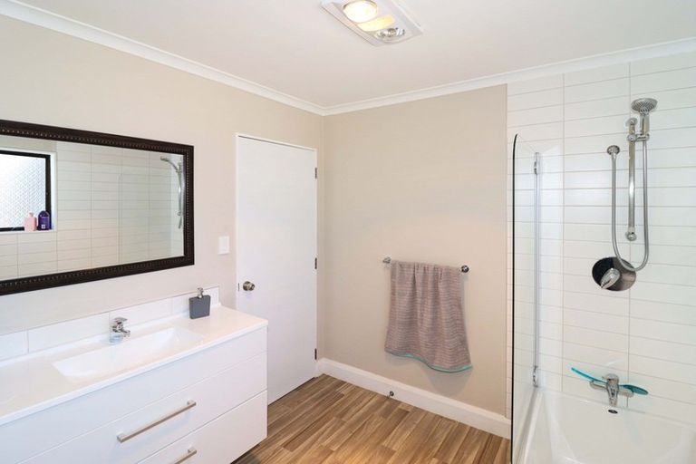 Photo of property in 137 Lees Pakaraka Road, Te Ore Ore, Masterton, 5886