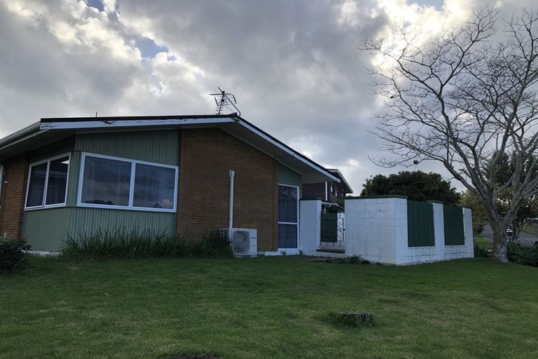 Photo of property in 61 Luton Avenue, Sunnyhills, Auckland, 2010