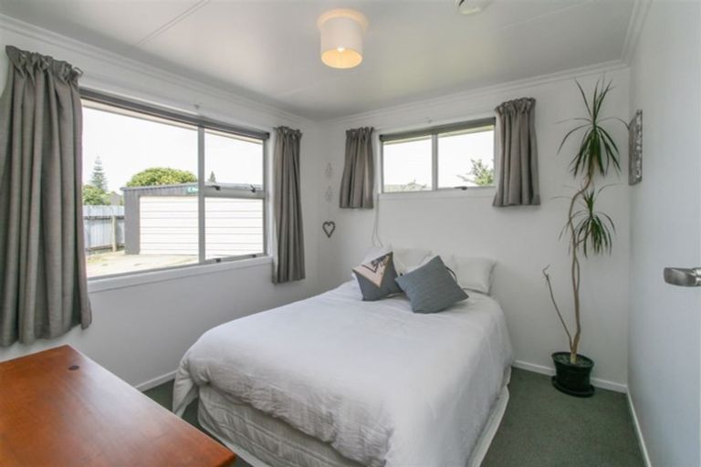 Photo of property in 3 Karaka Street, Inglewood, 4330