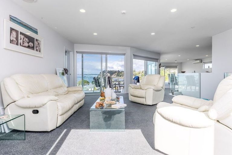 Photo of property in 18 Zita Avenue, Matakatia, Whangaparaoa, 0930