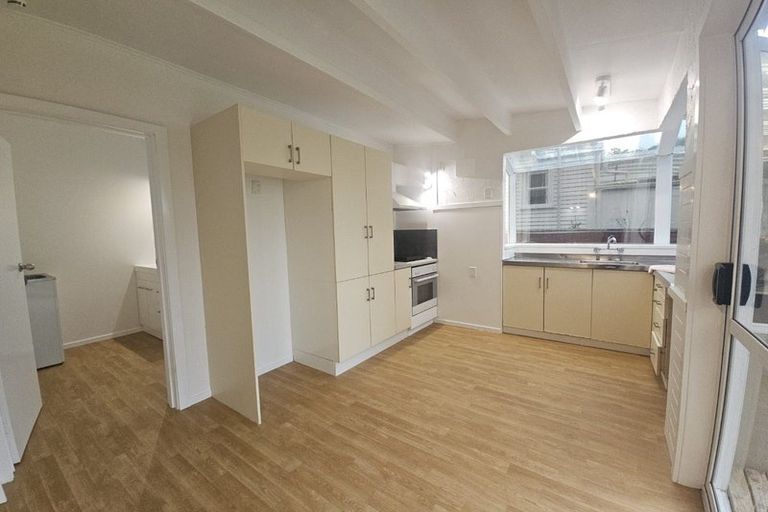 Photo of property in 35 Weymouth Street, New Plymouth, 4310
