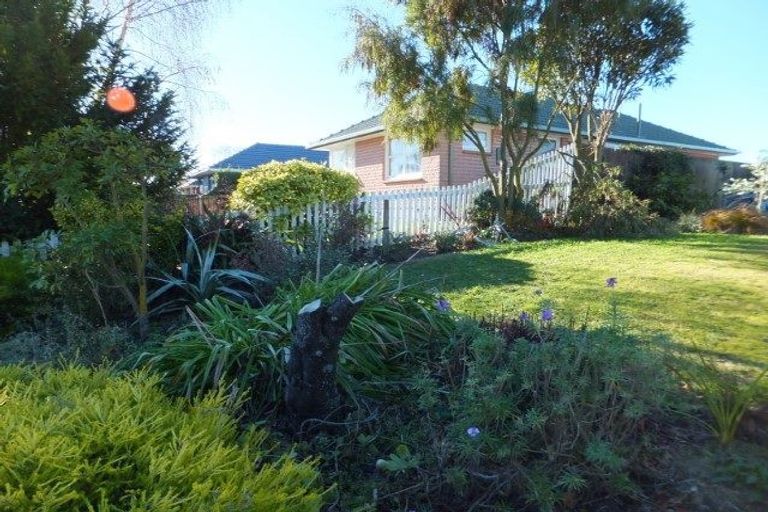 Photo of property in 109 Warren Crescent, Hillmorton, Christchurch, 8025